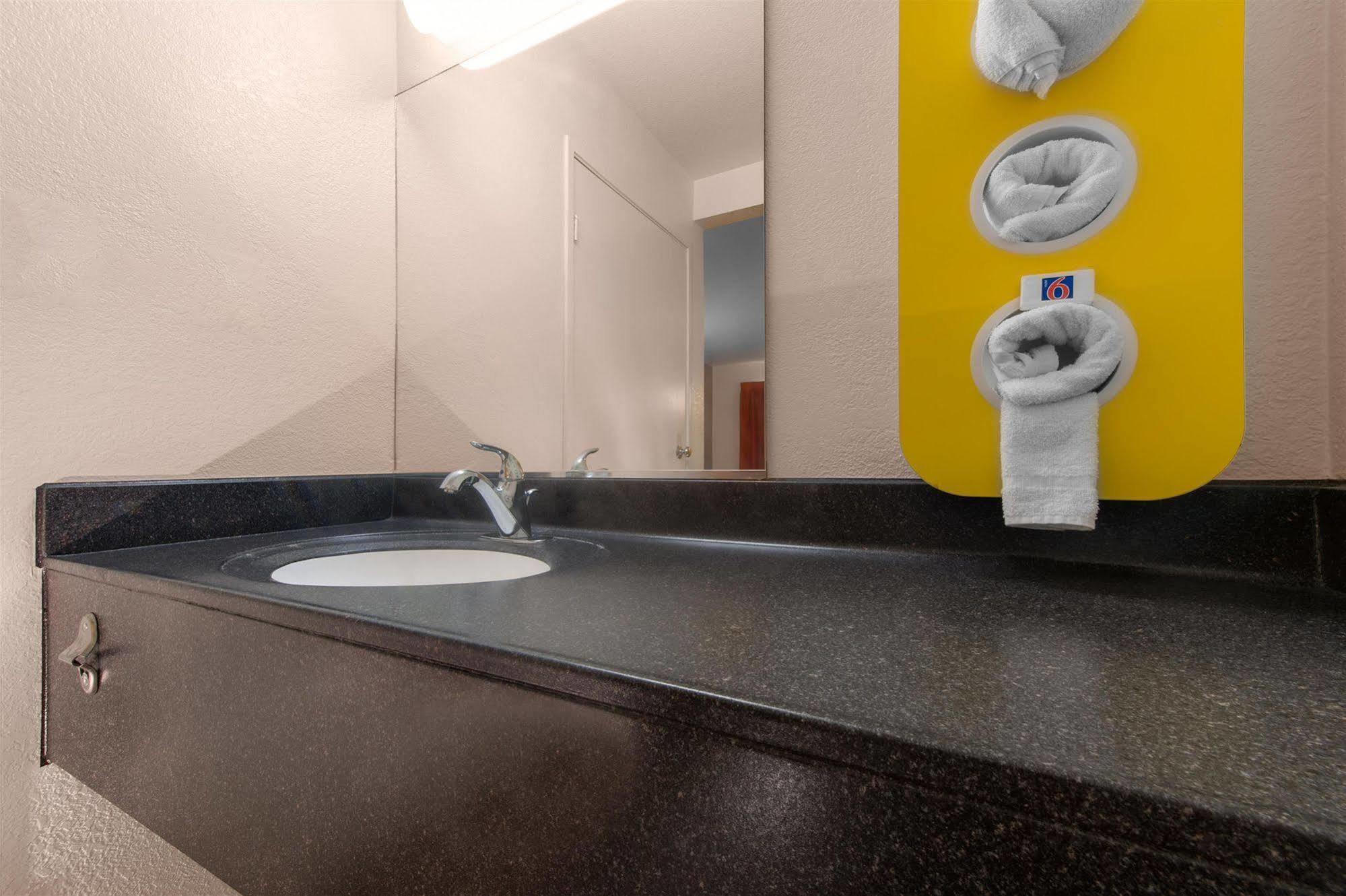 Motel 6-Bismarck, Nd Bagian luar foto